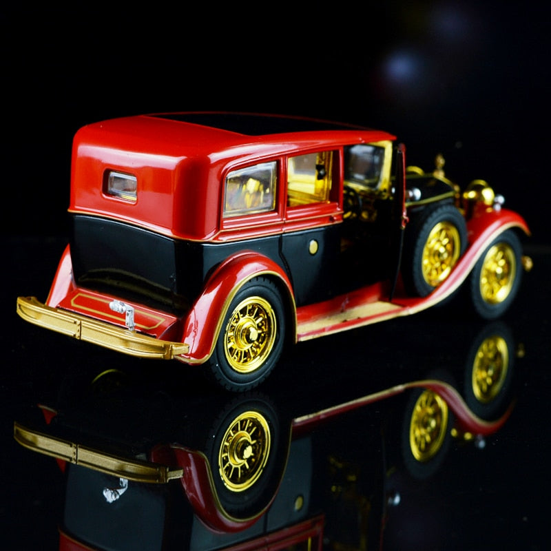 1:28 Retro Classic Car Alloy Car Model