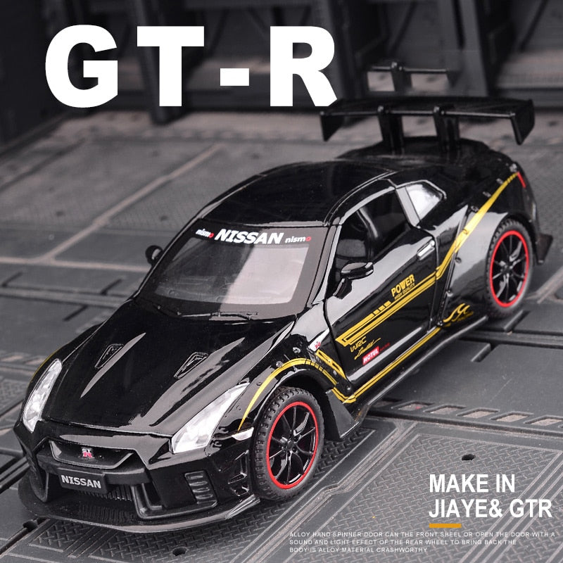 1:32 NISSAN GT-R R35 Alloy Car Model