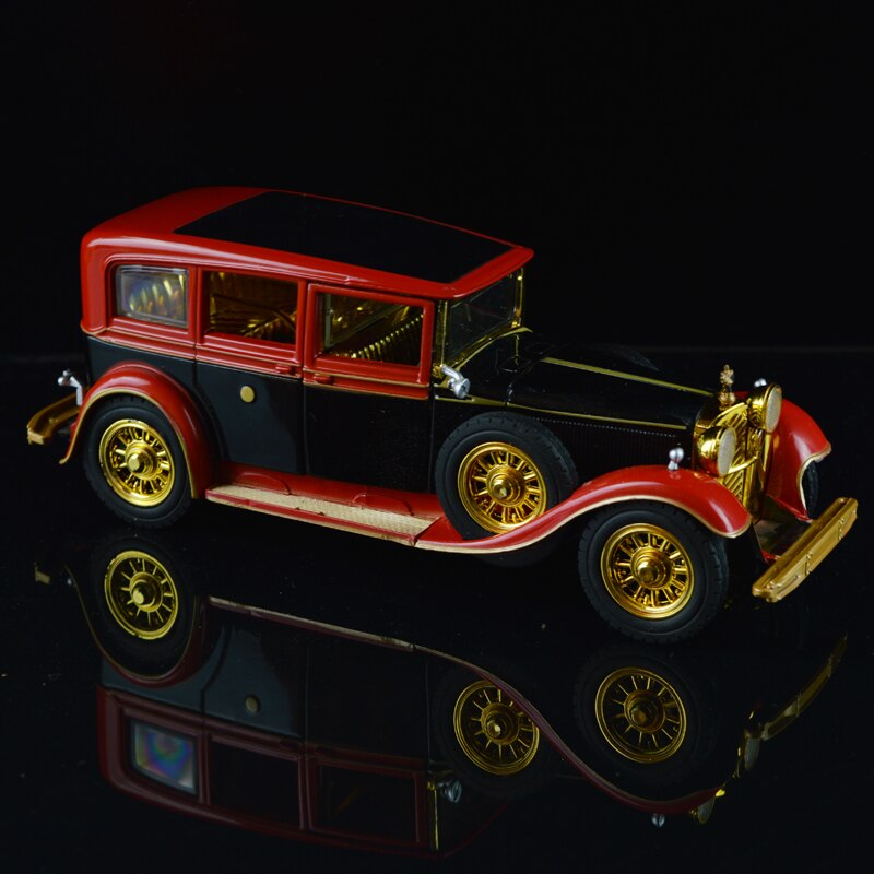 1:28 Retro Classic Car Alloy Car Model