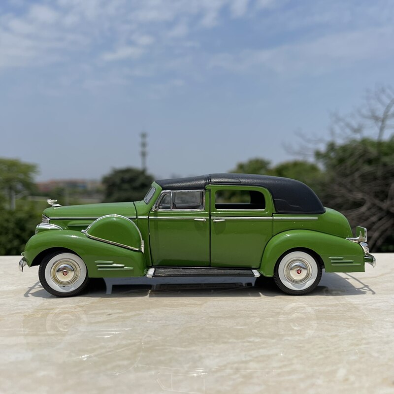 1:30 Classical Old Car Alloy Car Model Simulation