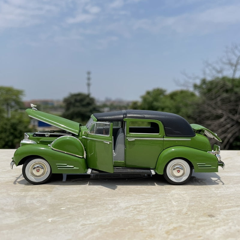 1:30 Classical Old Car Alloy Car Model Simulation