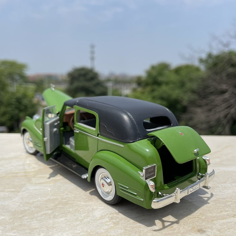 1:30 Classical Old Car Alloy Car Model Simulation